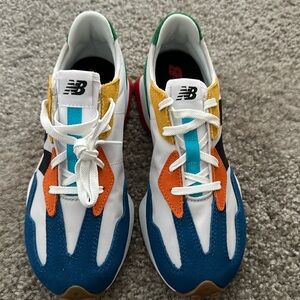 BRAND NEW New Balance 327, Size 5M